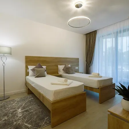 Purple Luxury On Apartment Mamaia