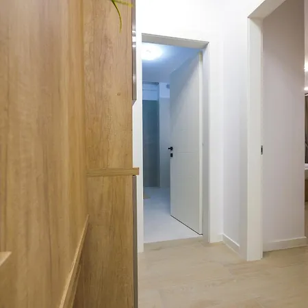 Purple Luxury On Apartment Mamaia