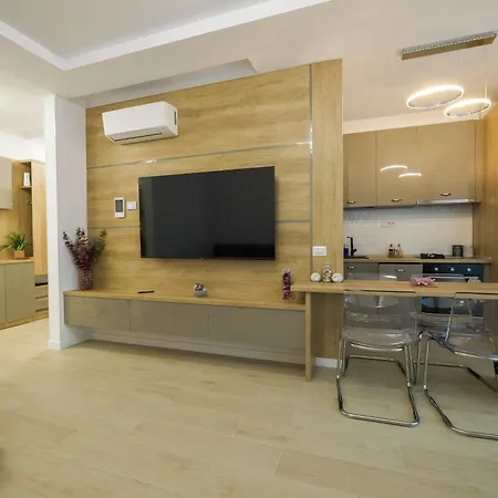 Purple Luxury On Apartment Mamaia