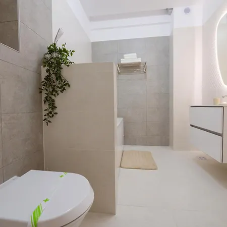 Purple Luxury On * Mamaia