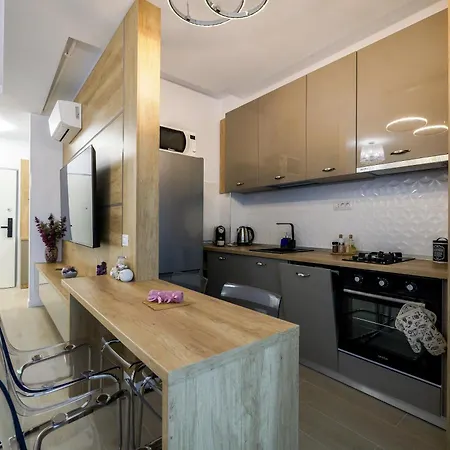 Purple Luxury On Mamaia