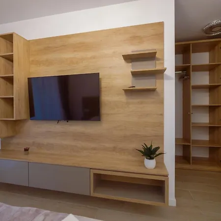 Purple Luxury On Apartamento Mamaia