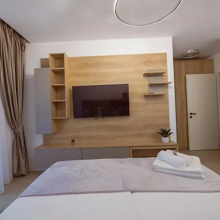 Purple Luxury On Mamaia